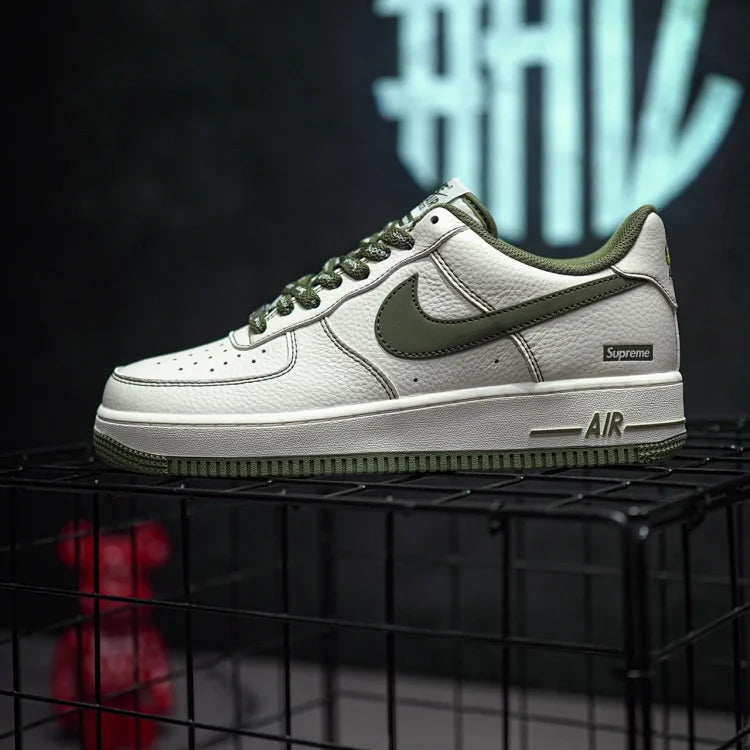 Superme × Nike Air Force 1 Low