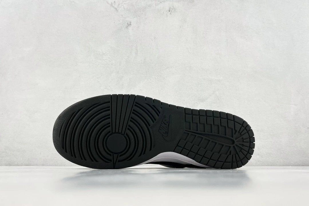 NBA x Dunk Low Retro Black & Panda Branco
