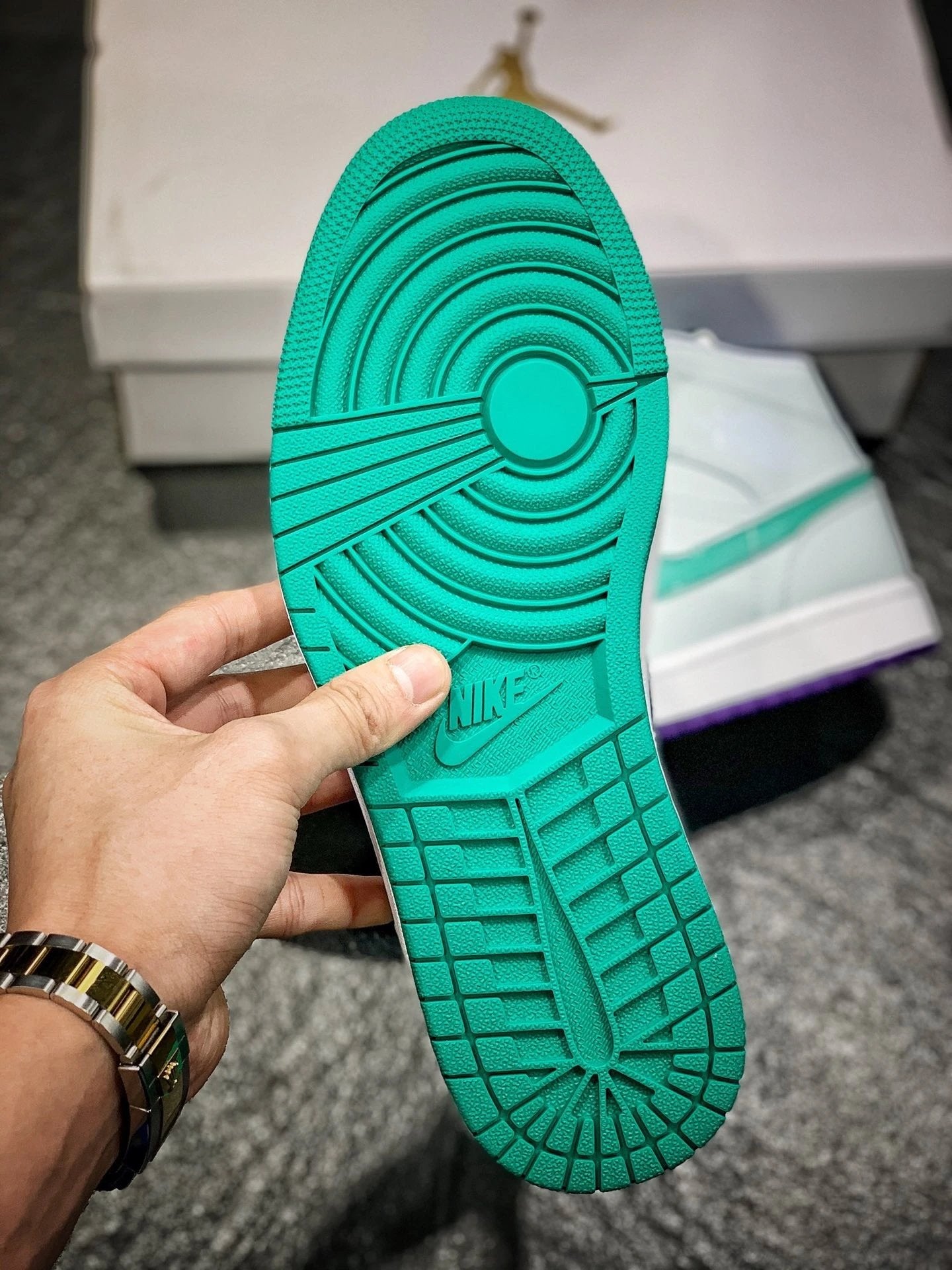 Jordan 1 Mid SE "NK Hoops"